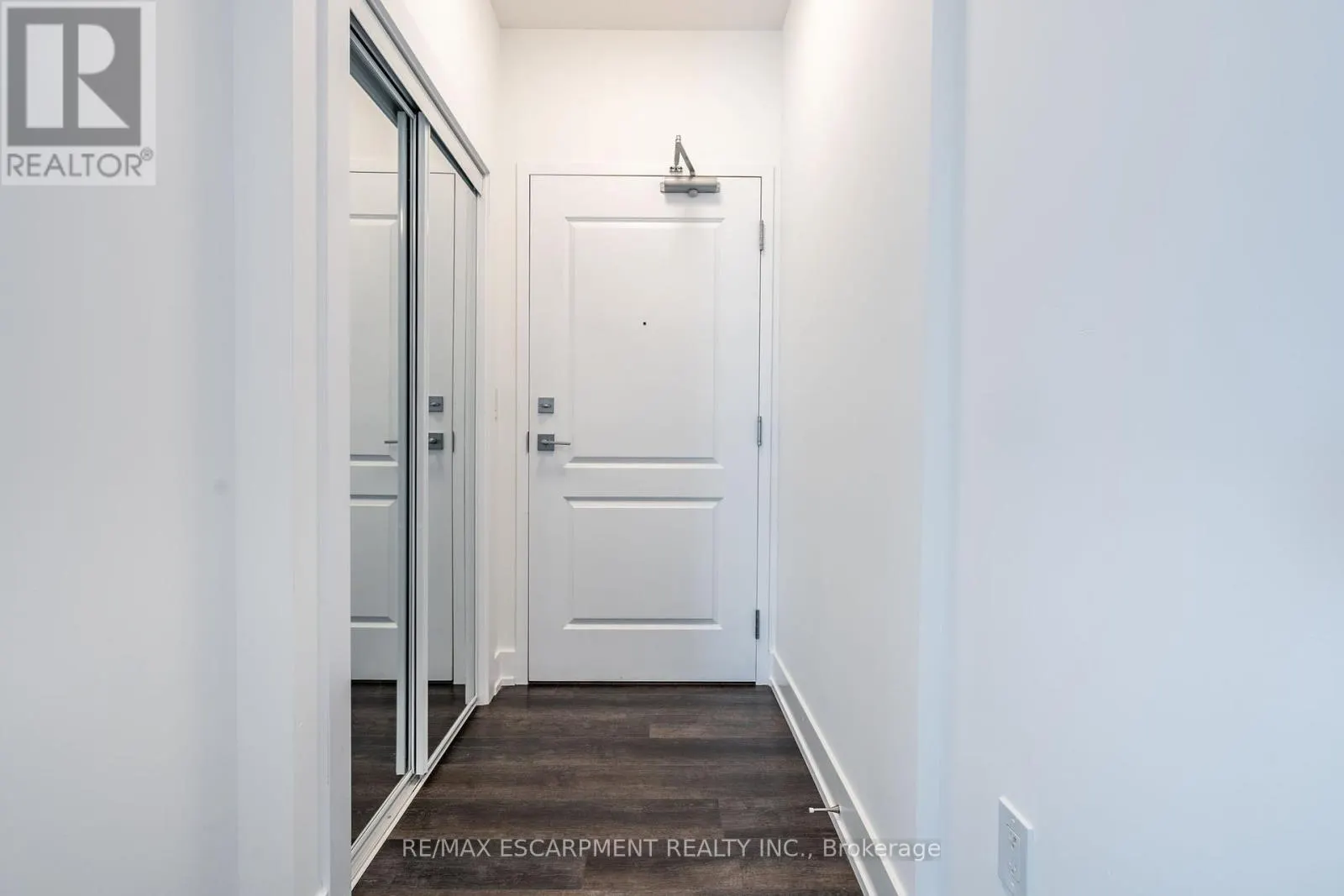 1111 - 450 DUNDAS STREET E