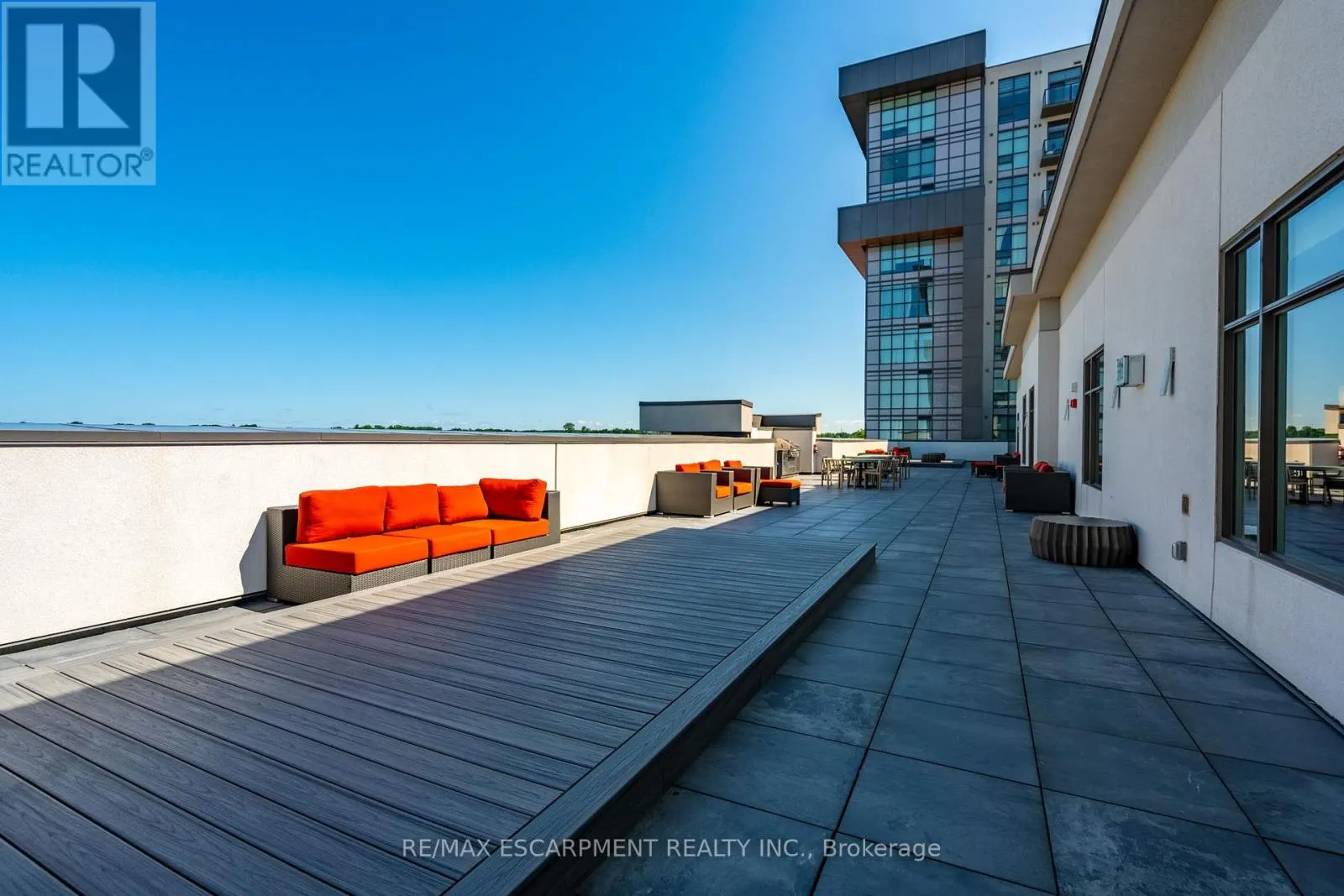 1111 - 450 DUNDAS STREET E