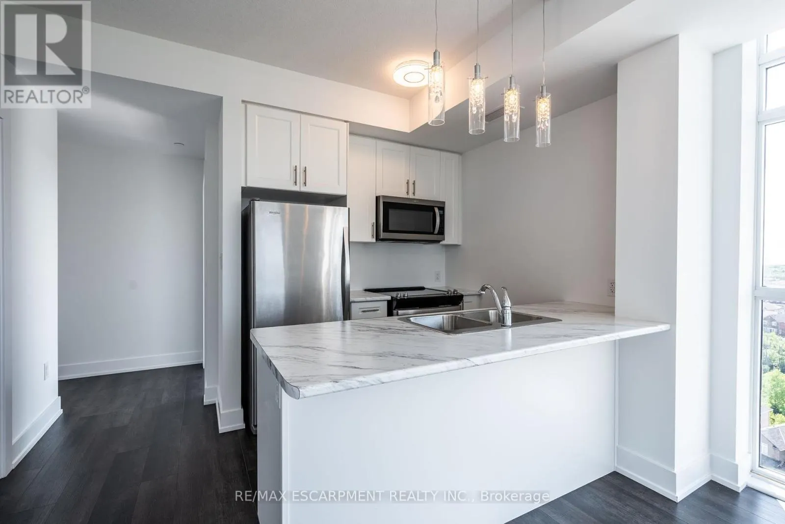 1111 - 450 DUNDAS STREET E