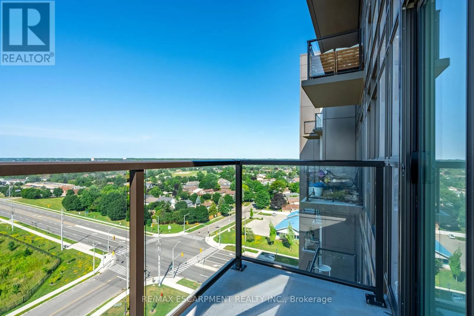 1111 - 450 DUNDAS STREET E