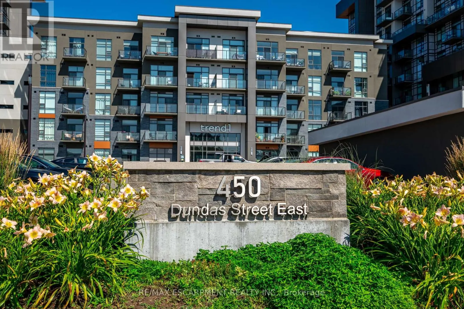1111 - 450 DUNDAS STREET E