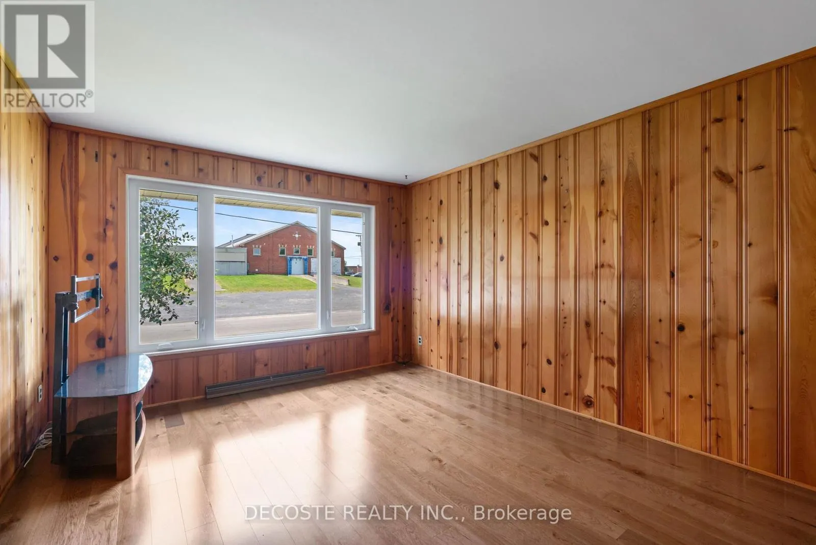 205 DOMINION STREET N