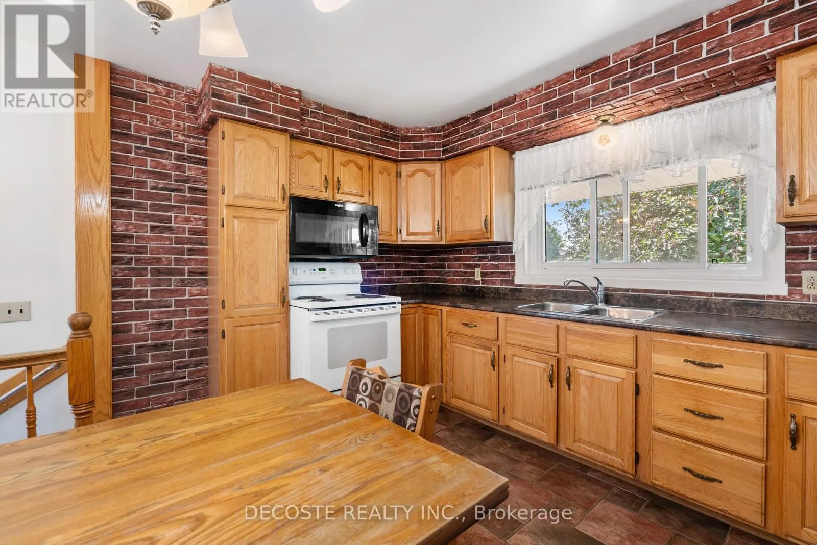 205 DOMINION STREET N