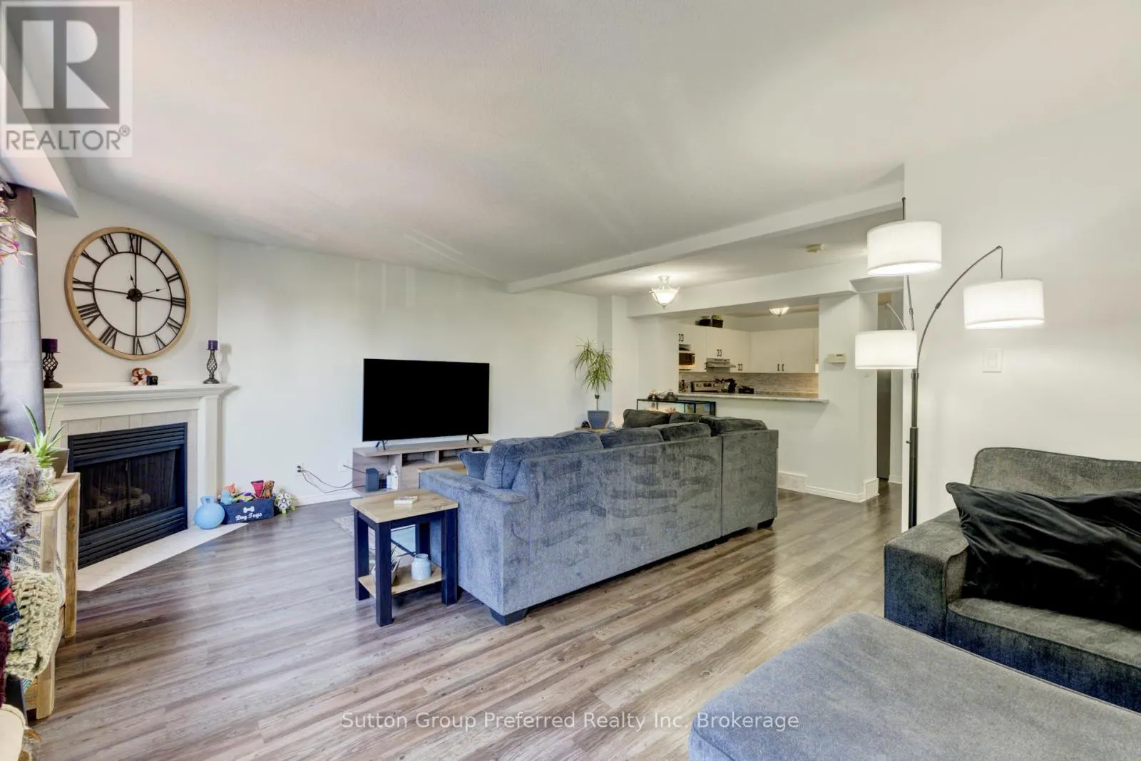 4 - 19 WREN COURT, #4