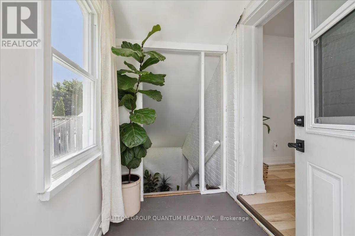 48 ABERDEEN AVENUE
