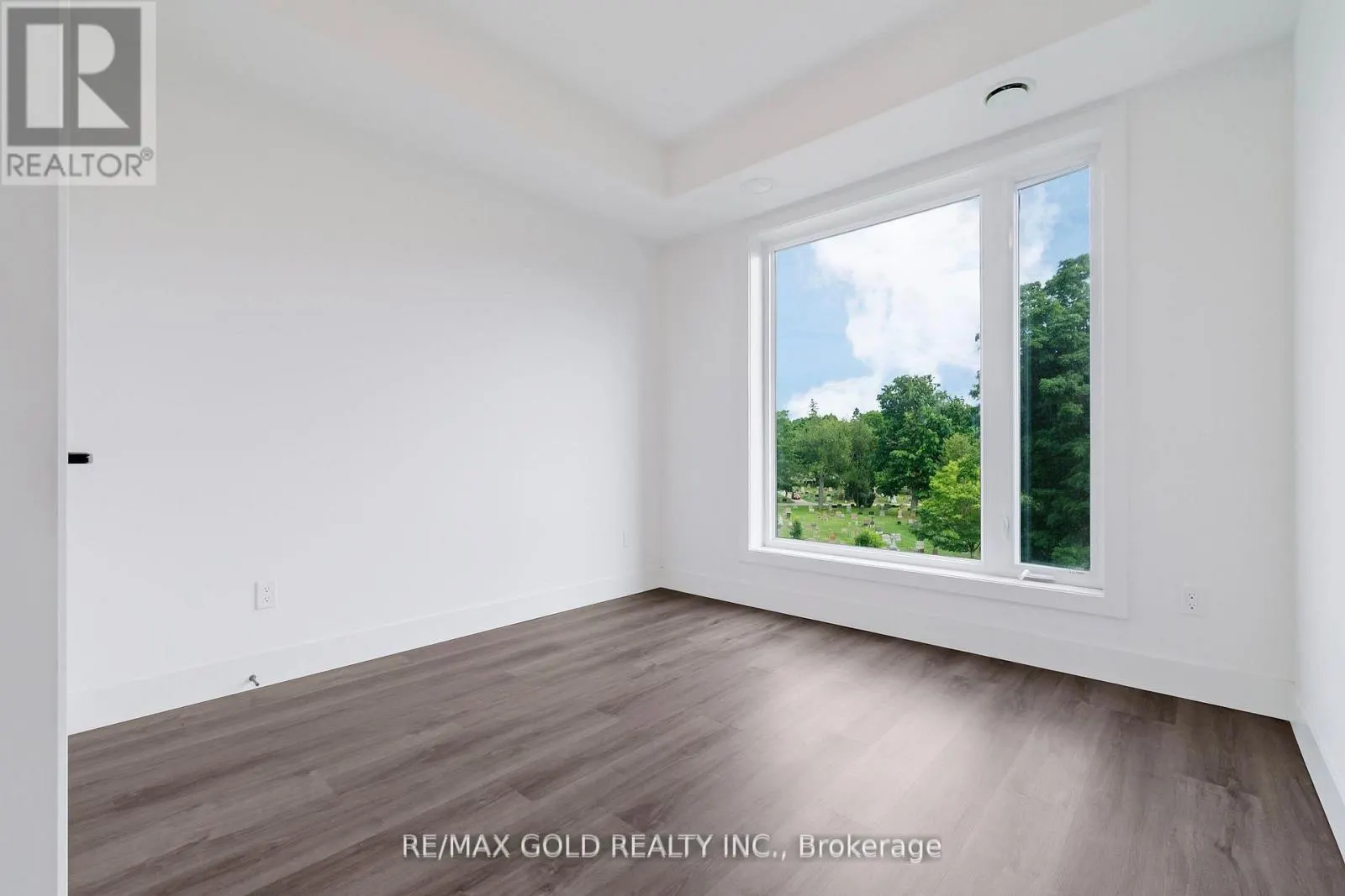 404 - 107 ROGER STREET
