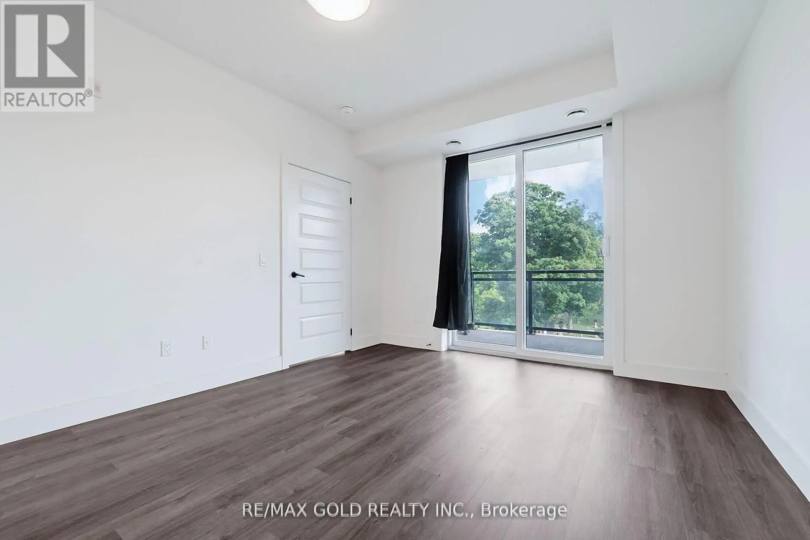 404 - 107 ROGER STREET