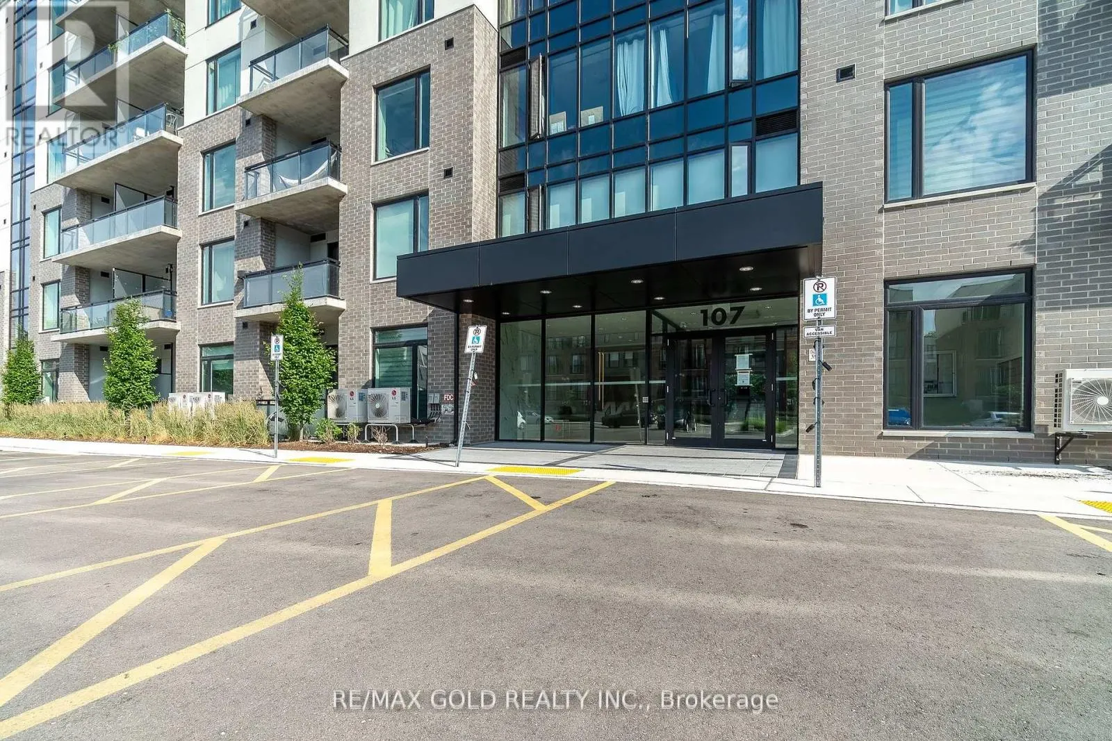 404 - 107 ROGER STREET