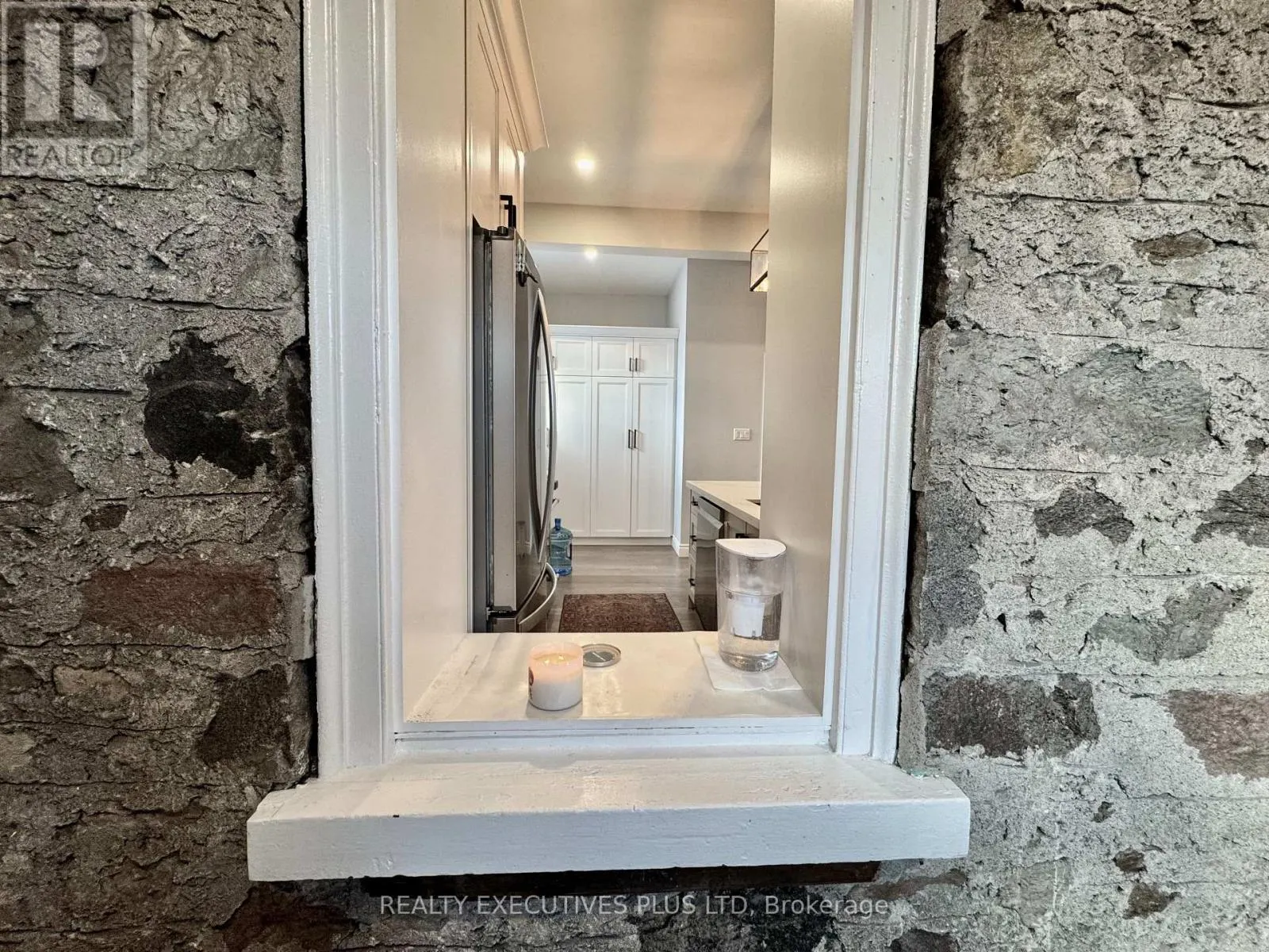 6 ELGIN STREET N