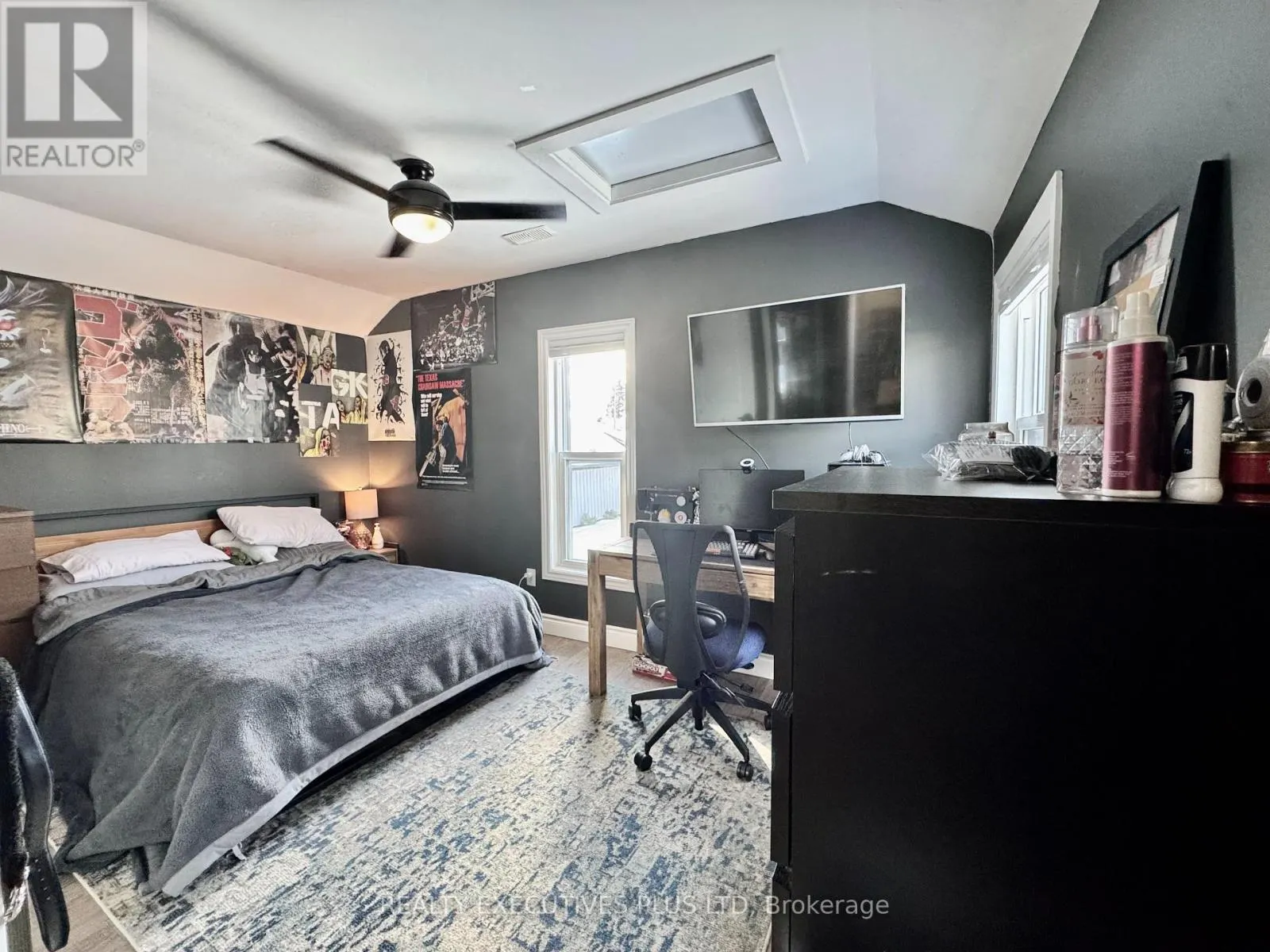 6 ELGIN STREET N
