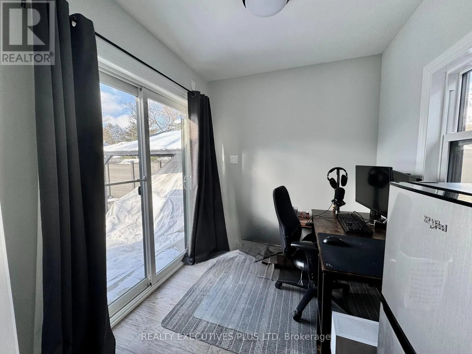 6 ELGIN STREET N