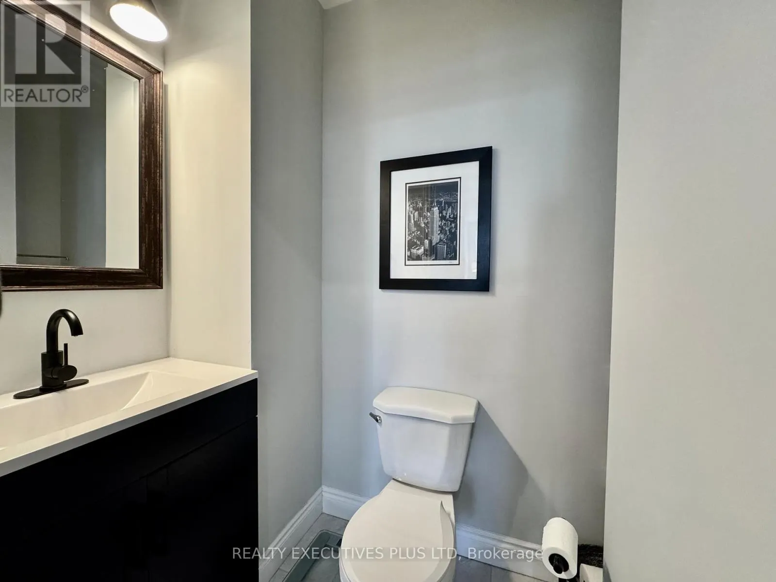 6 ELGIN STREET N
