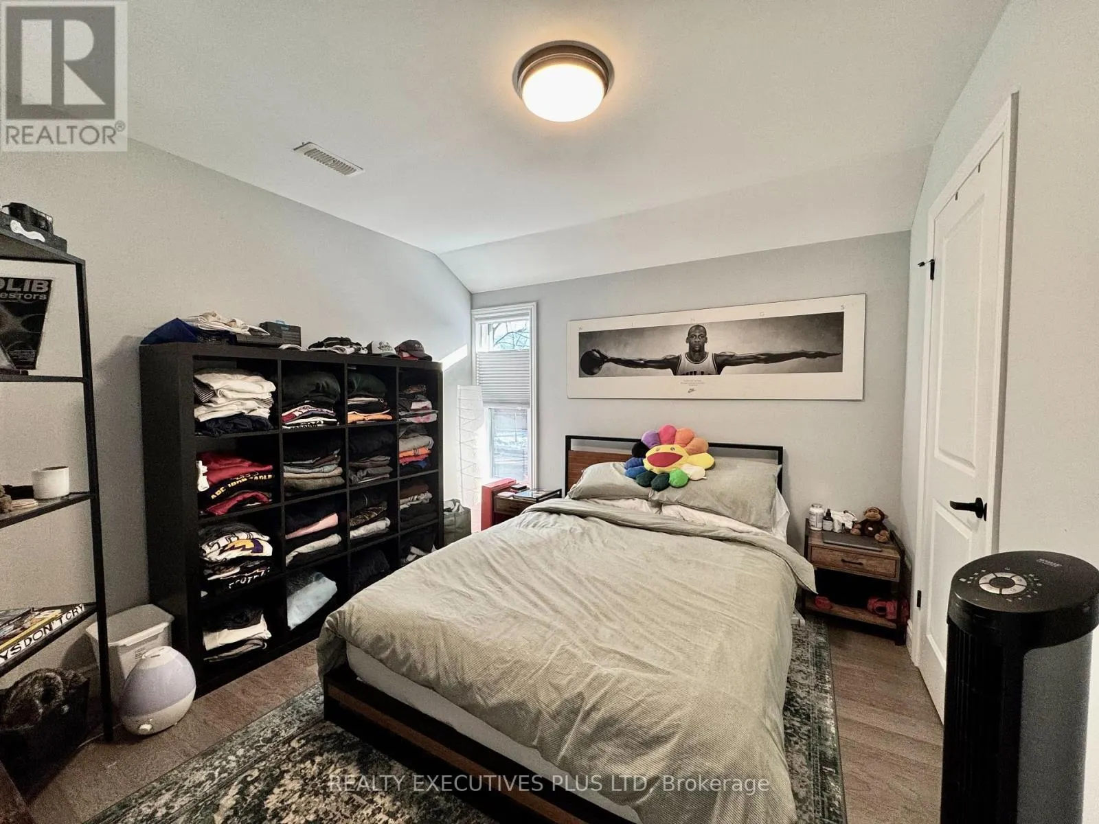6 ELGIN STREET N