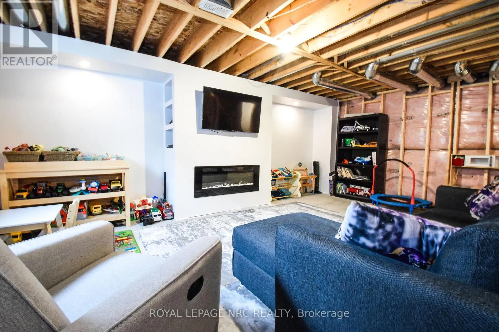 4062 THOMAS STREET
