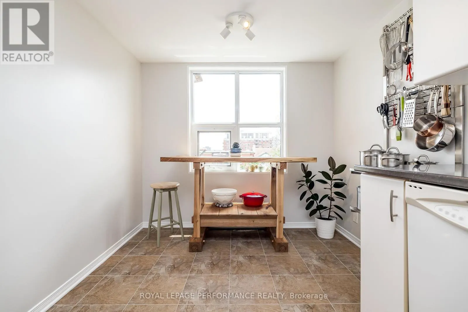 503 - 344 WAVERLEY STREET