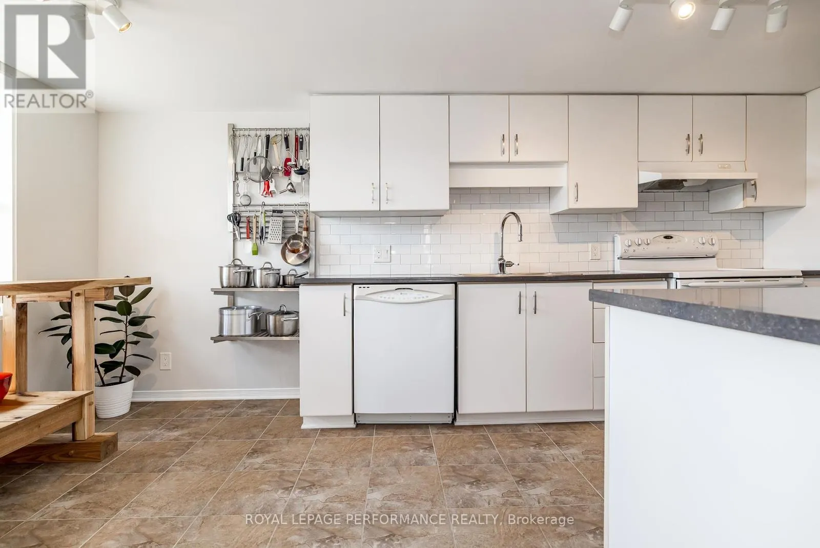 503 - 344 WAVERLEY STREET