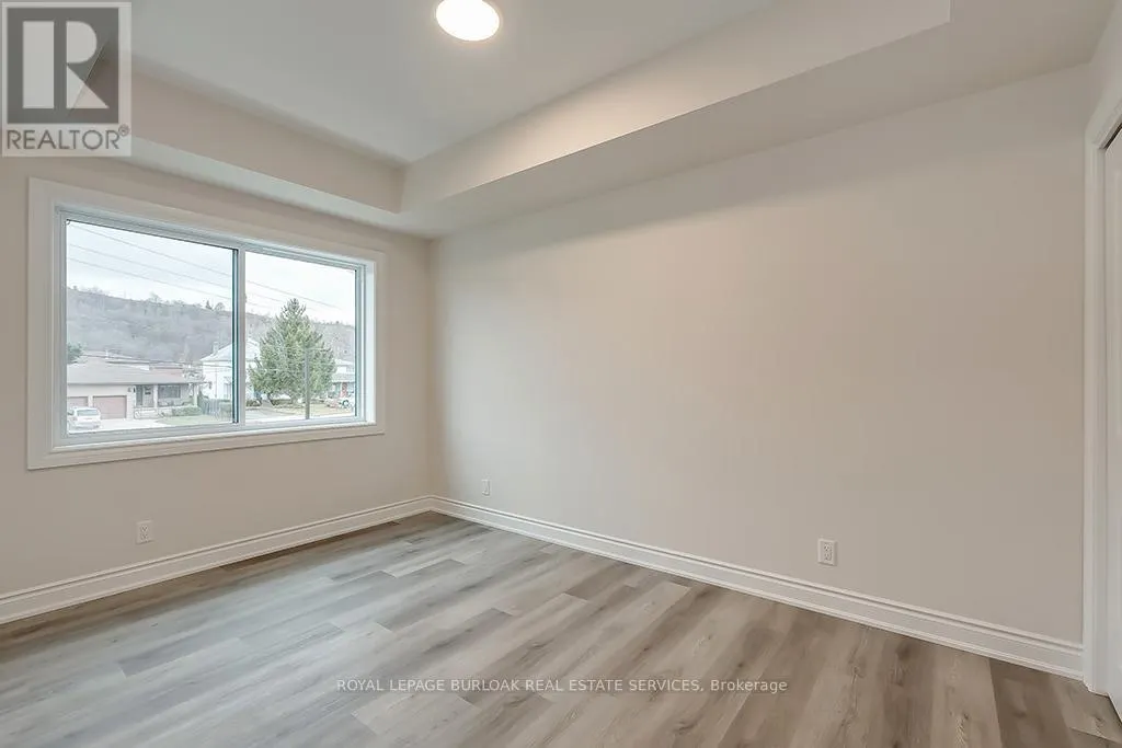 3A - 259 KING STREET E