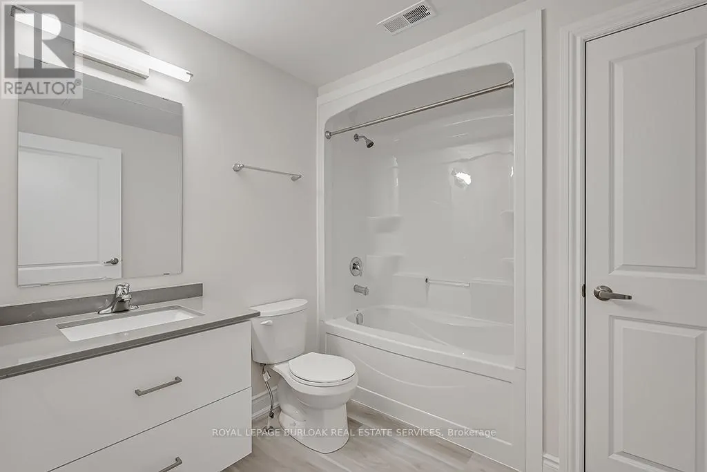 3A - 259 KING STREET E
