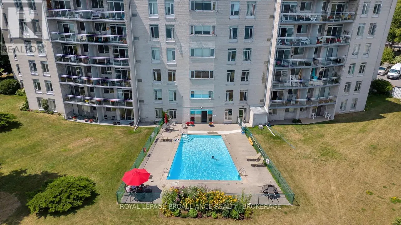 604 - 1 MOWAT AVENUE, #604