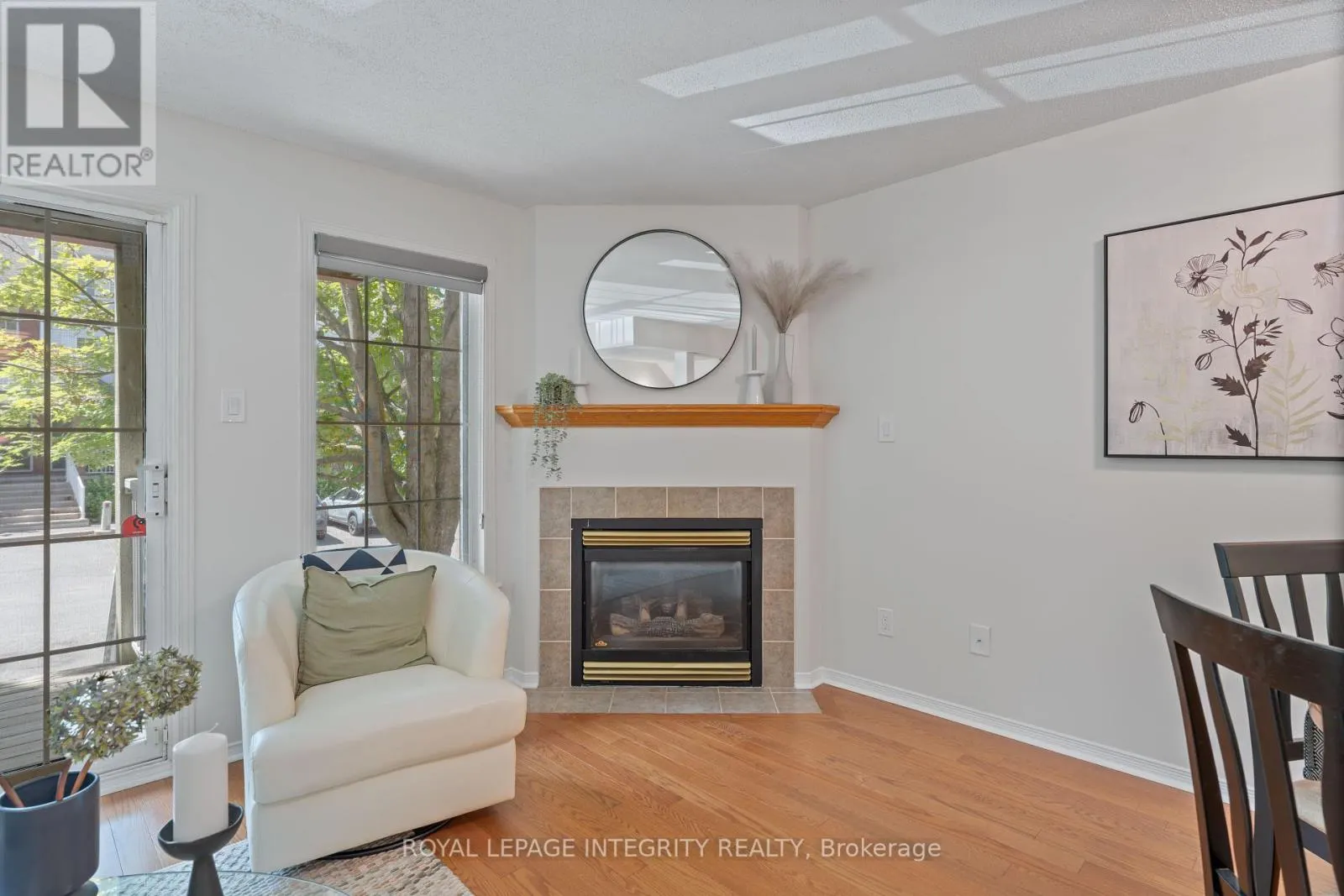 E - 108 CENTREPOINTE DRIVE