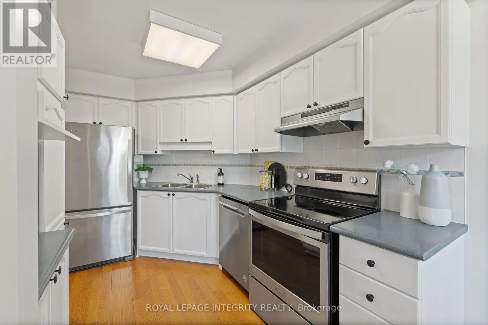 E - 108 CENTREPOINTE DRIVE