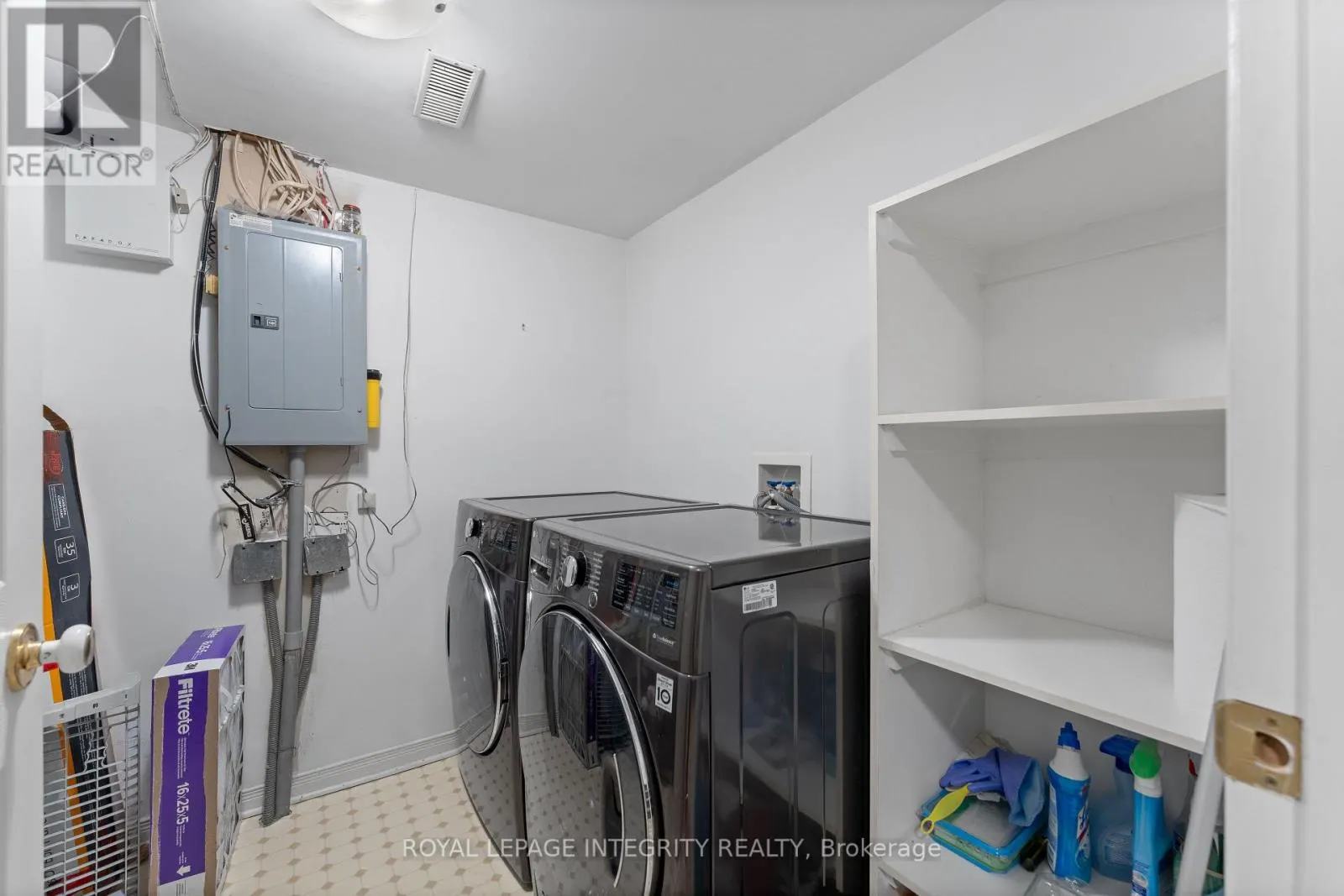 E - 108 CENTREPOINTE DRIVE