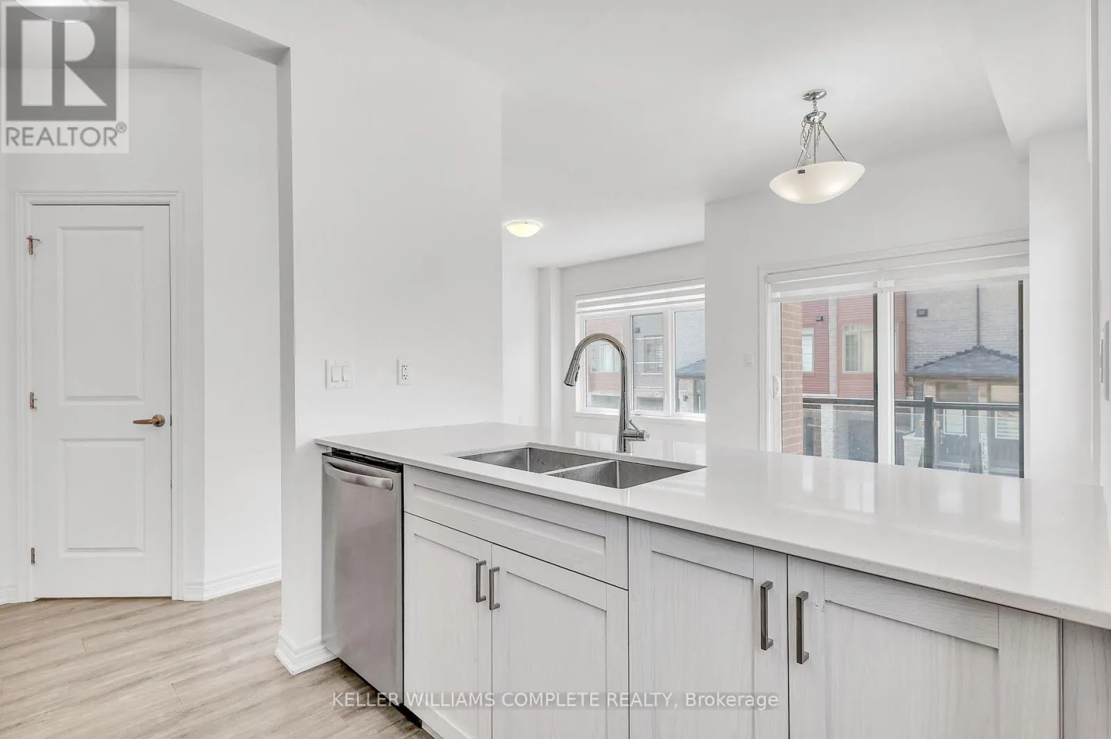 72 - 575 WOODWARD AVENUE