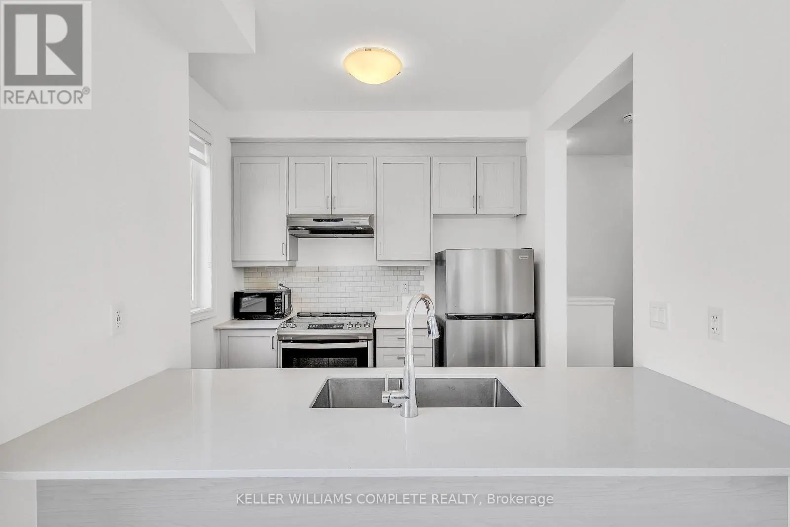72 - 575 WOODWARD AVENUE