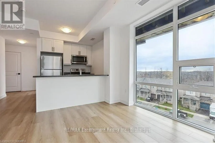 423 - 470 DUNDAS STREET E, #423