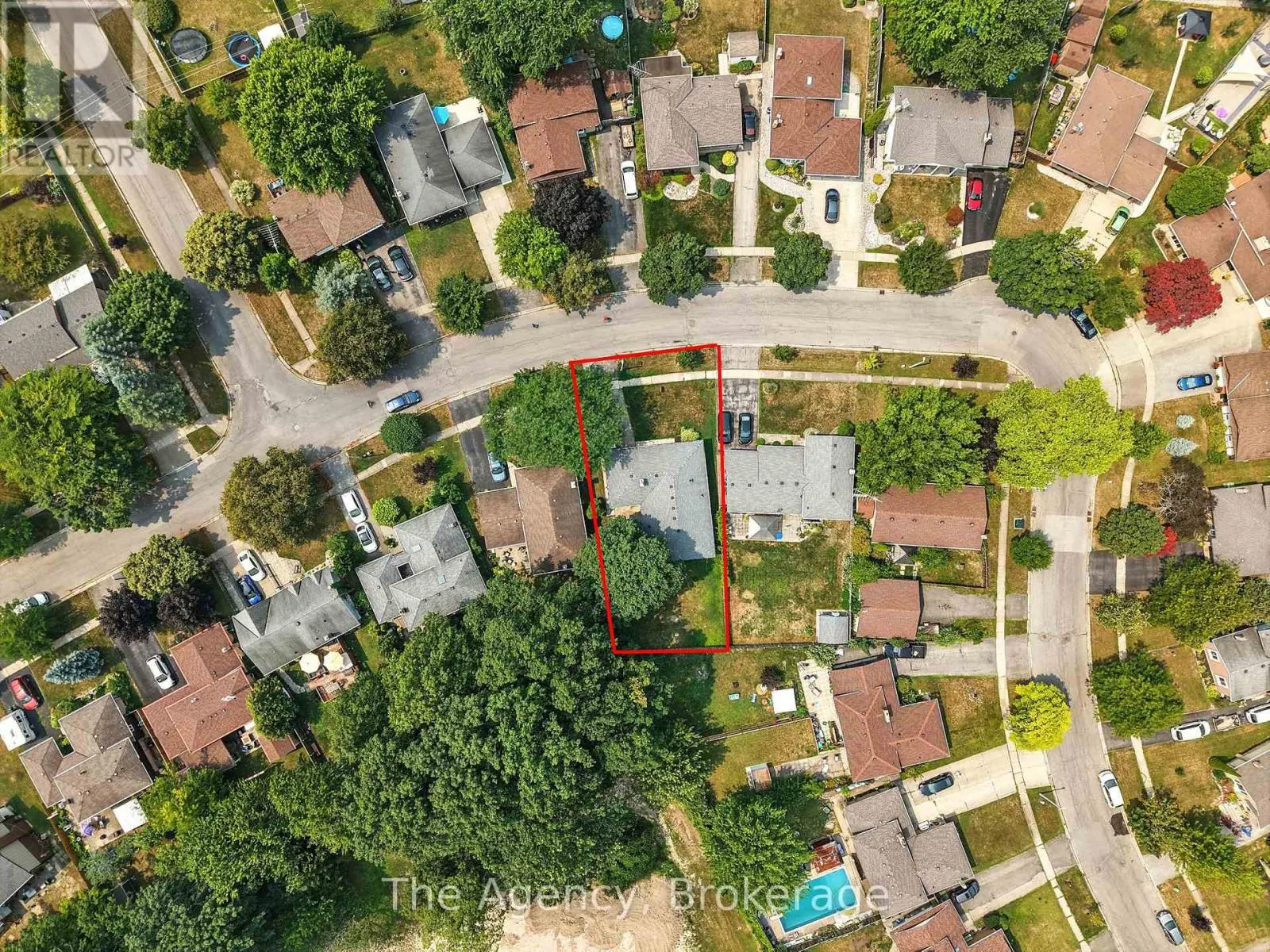 32 ROYAL OAK DRIVE