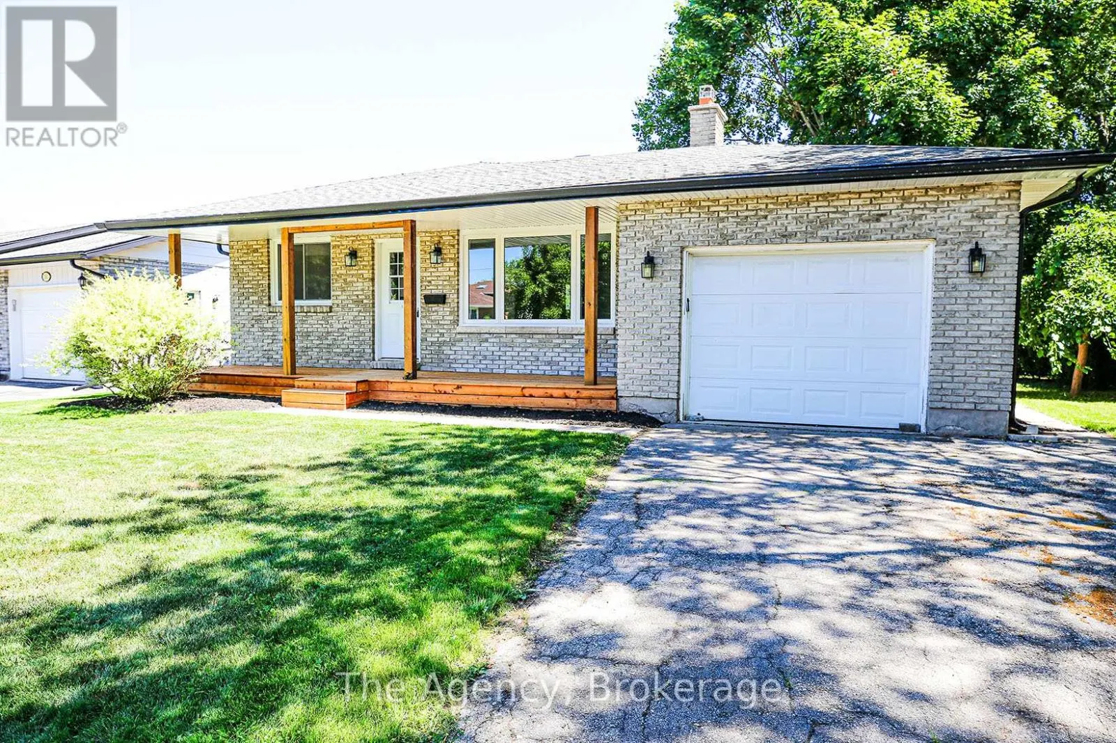 32 ROYAL OAK DRIVE