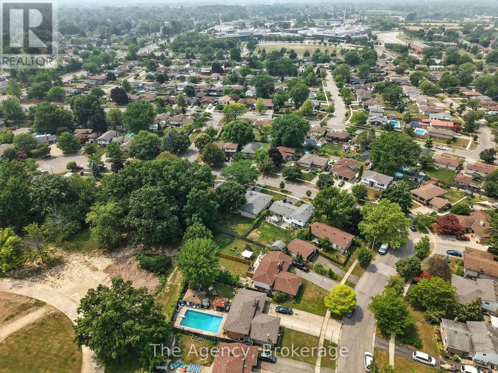 32 ROYAL OAK DRIVE