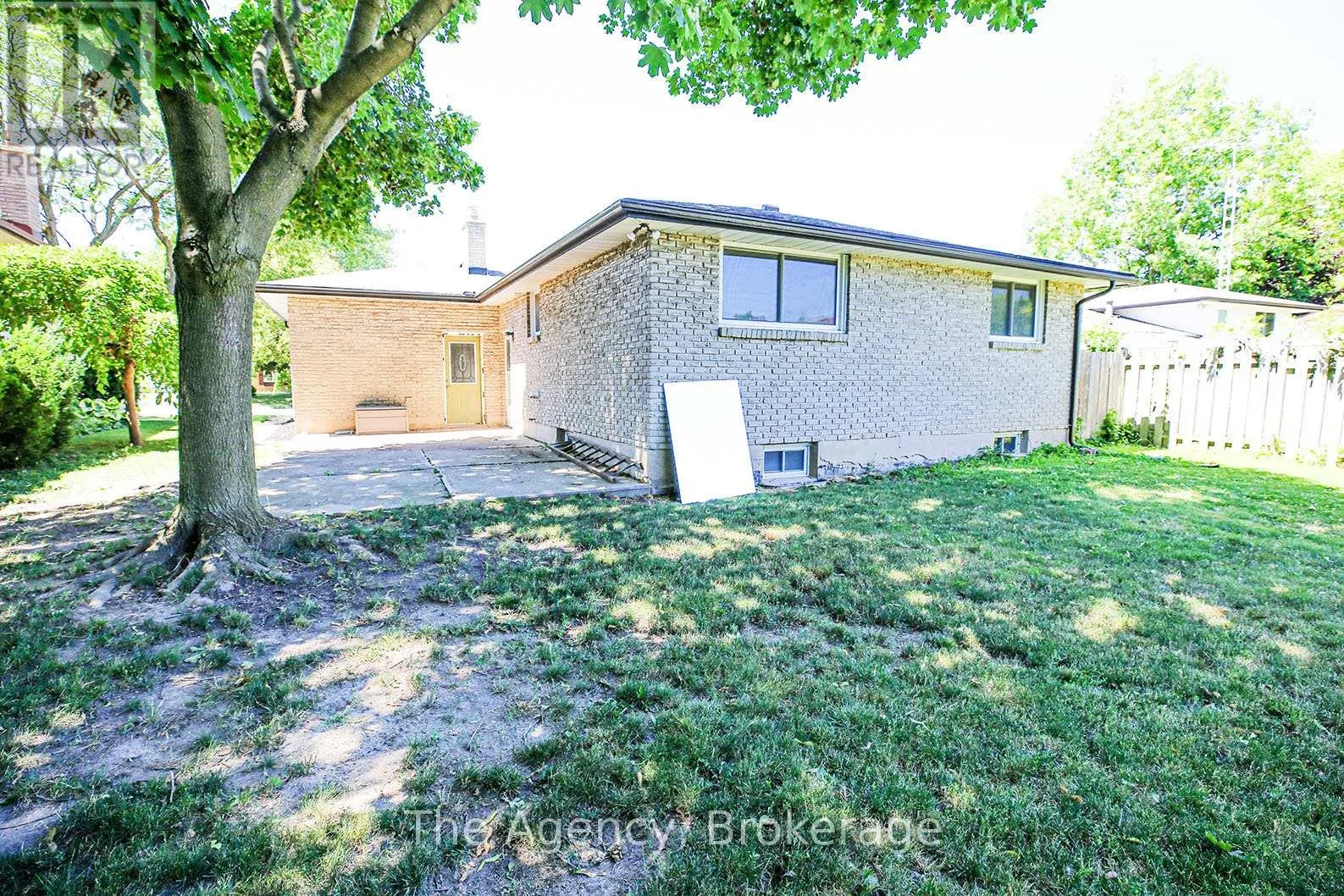 32 ROYAL OAK DRIVE
