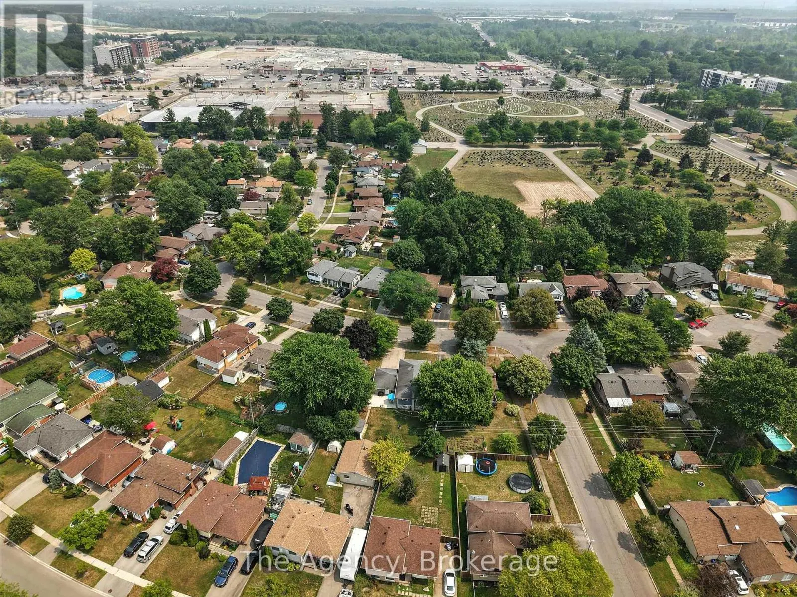 32 ROYAL OAK DRIVE