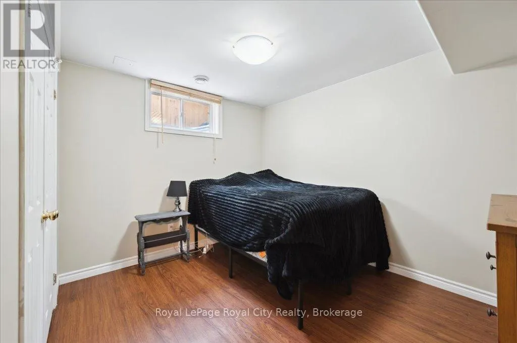 9 KORTRIGHT ROAD E