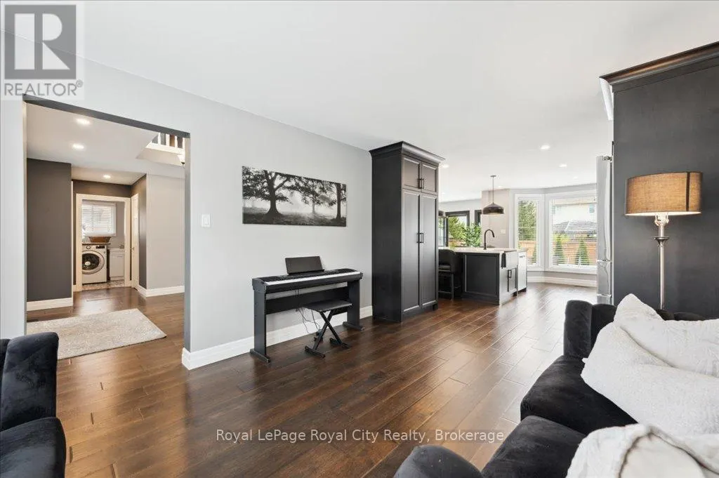 9 KORTRIGHT ROAD E