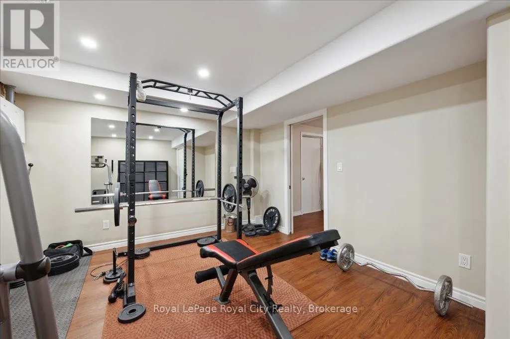 9 KORTRIGHT ROAD E