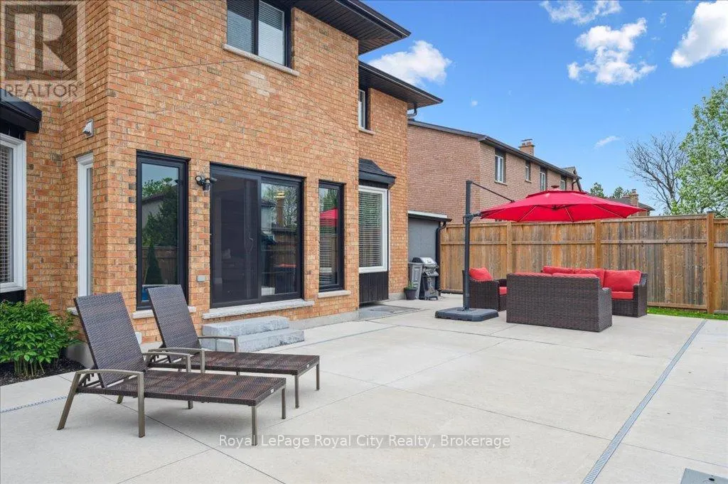 9 KORTRIGHT ROAD E