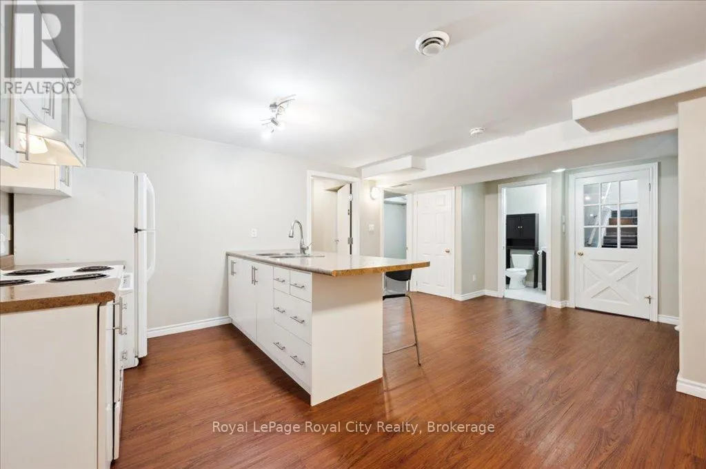 9 KORTRIGHT ROAD E