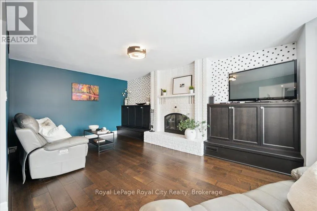 9 KORTRIGHT ROAD E