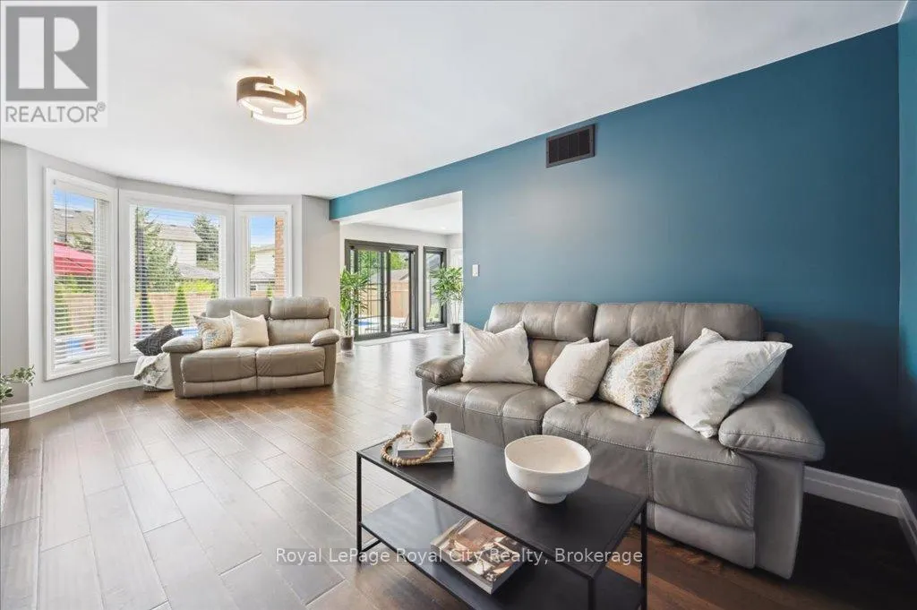 9 KORTRIGHT ROAD E