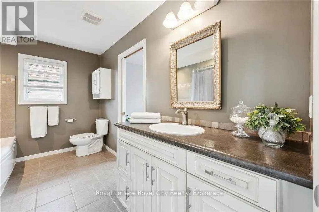 9 KORTRIGHT ROAD E