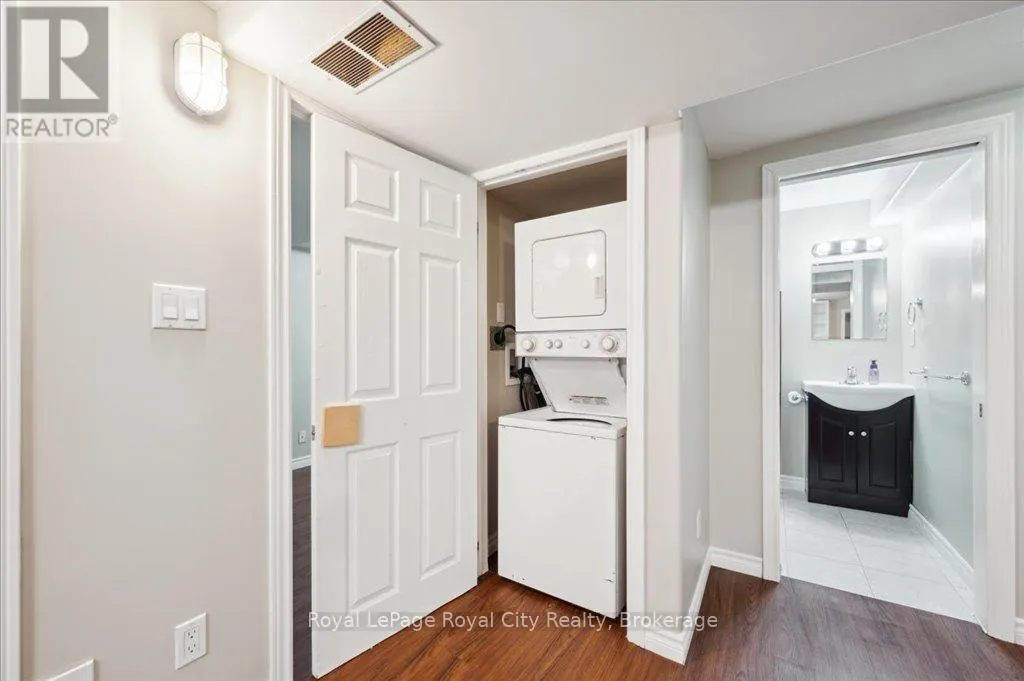 9 KORTRIGHT ROAD E