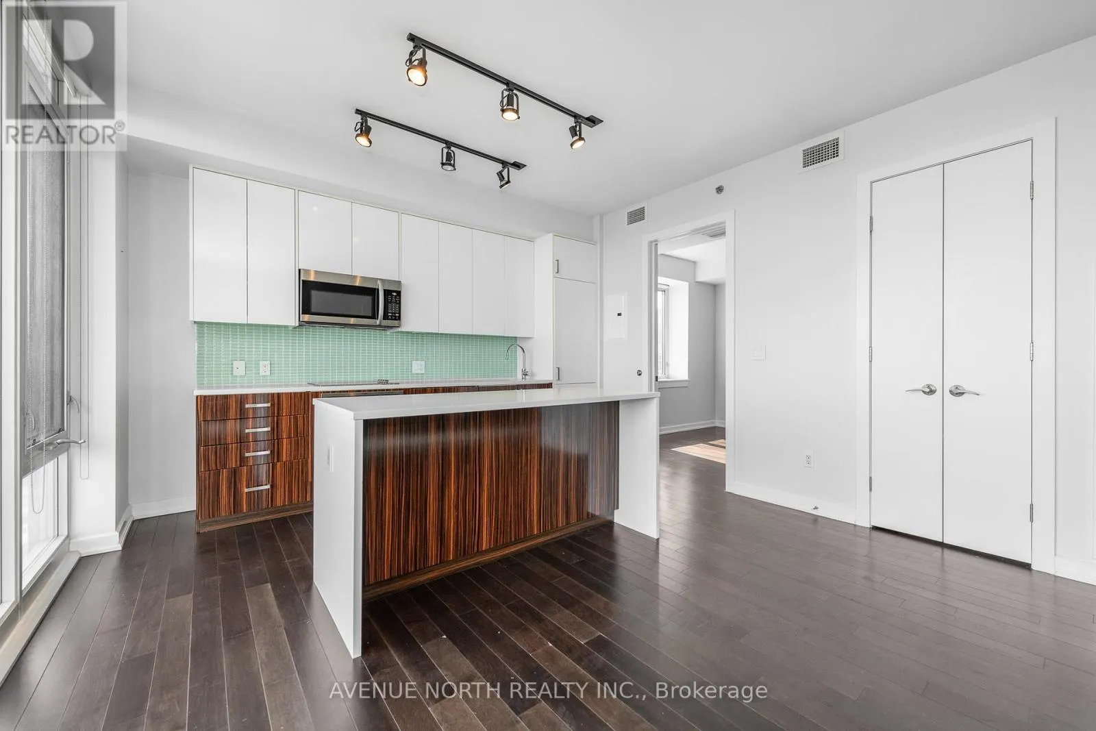 1109 - 300 LISGAR STREET