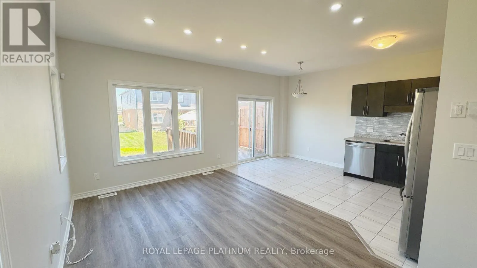 32 SUNFLOWER PLACE