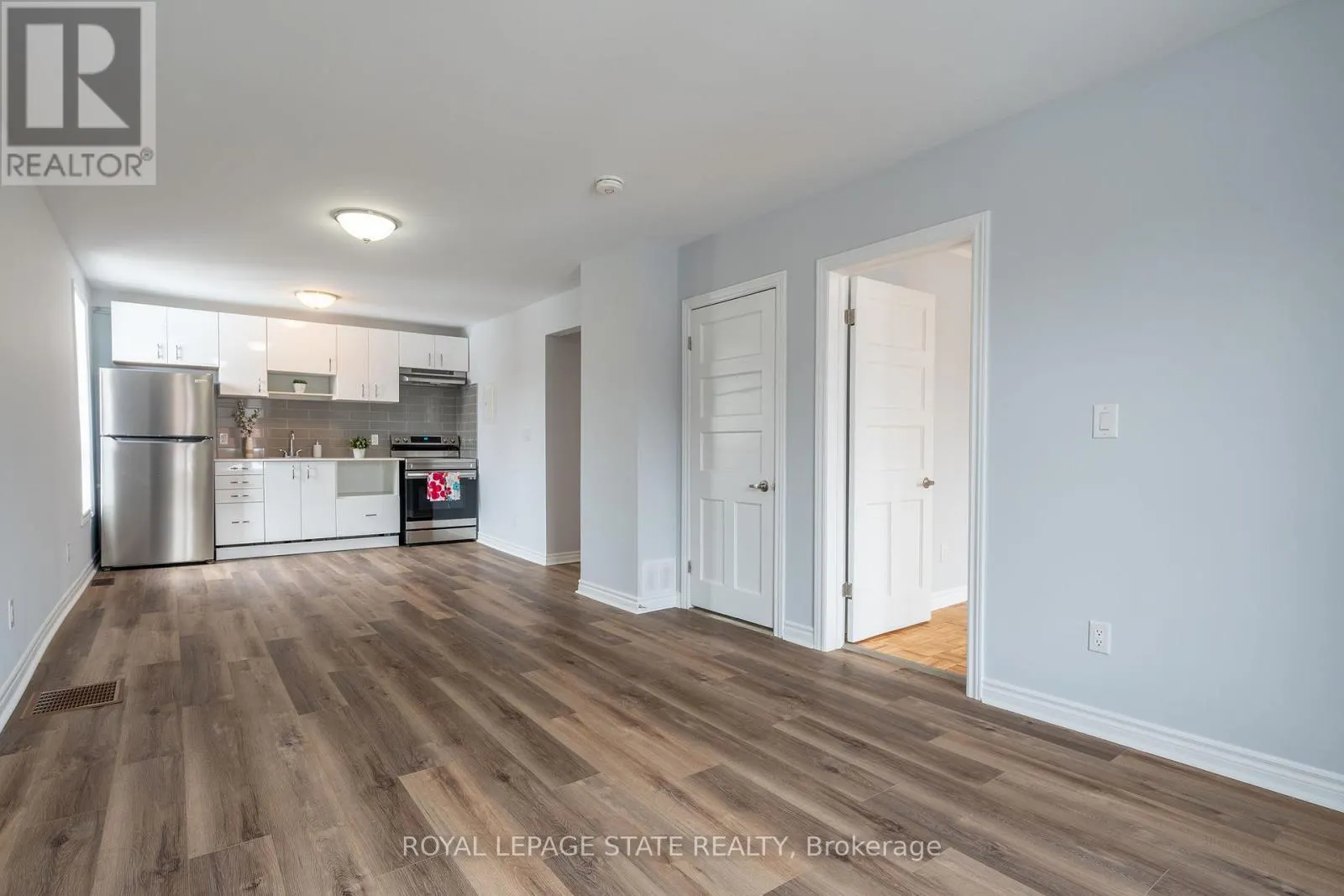 2 - 325 ROBERT STREET