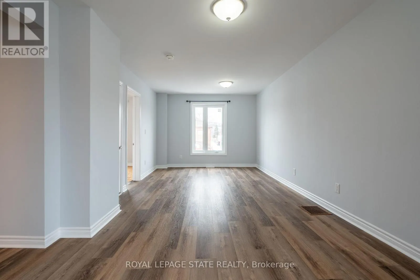 2 - 325 ROBERT STREET