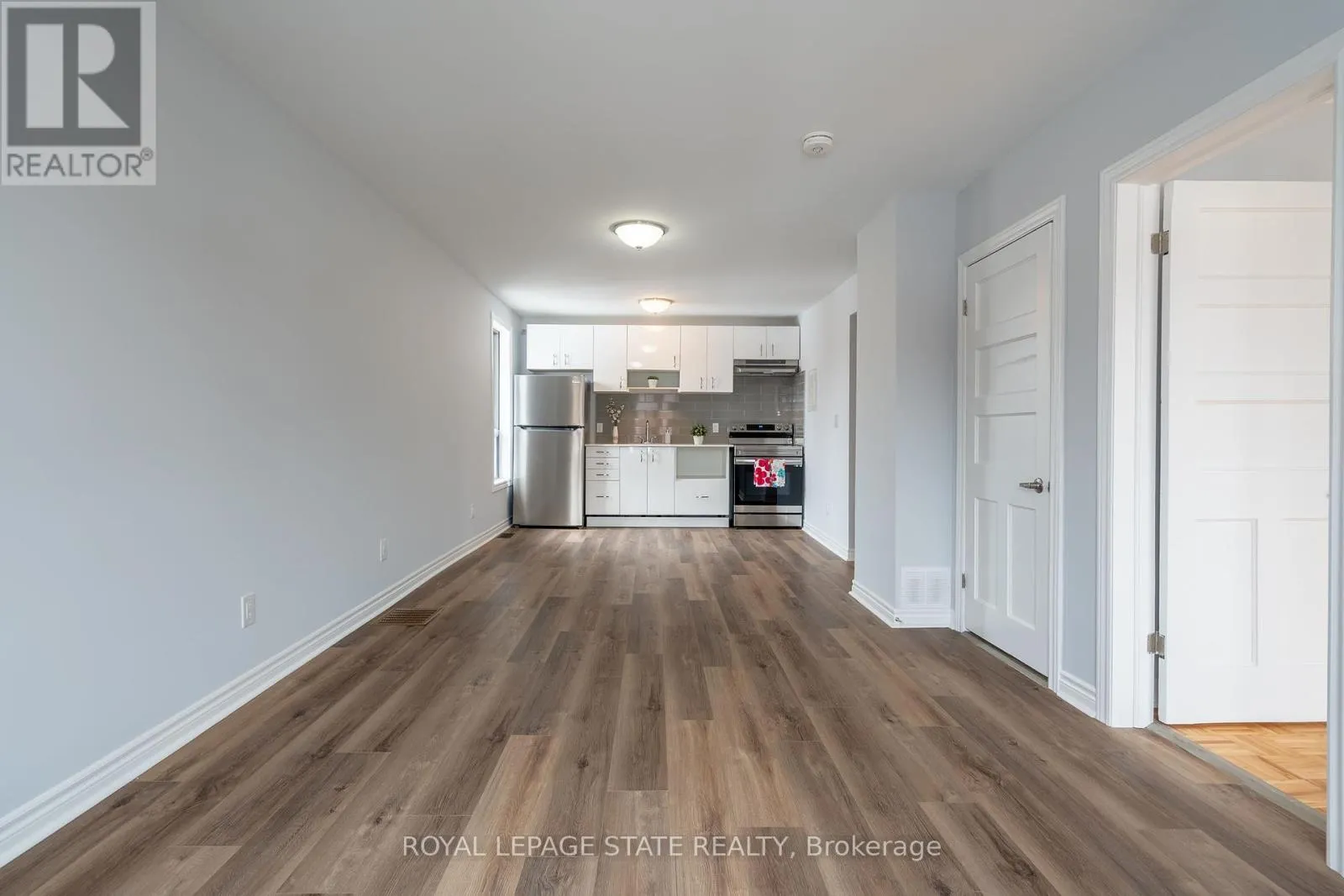2 - 325 ROBERT STREET
