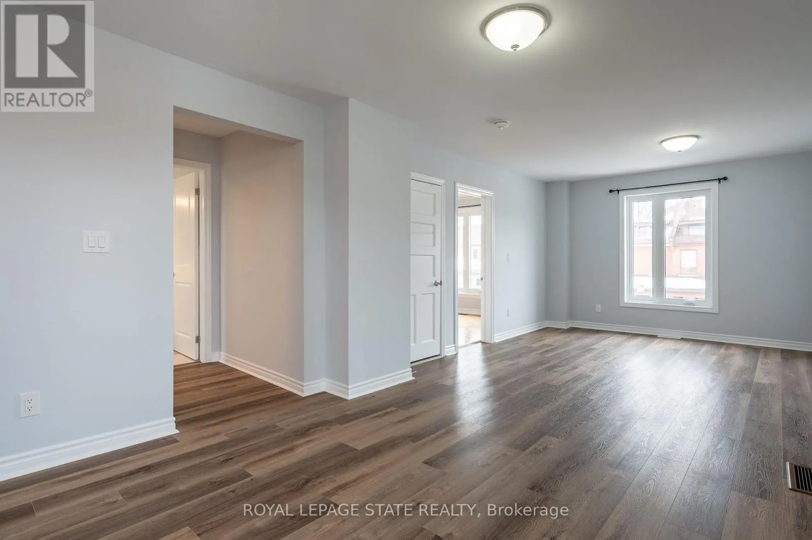 2 - 325 ROBERT STREET