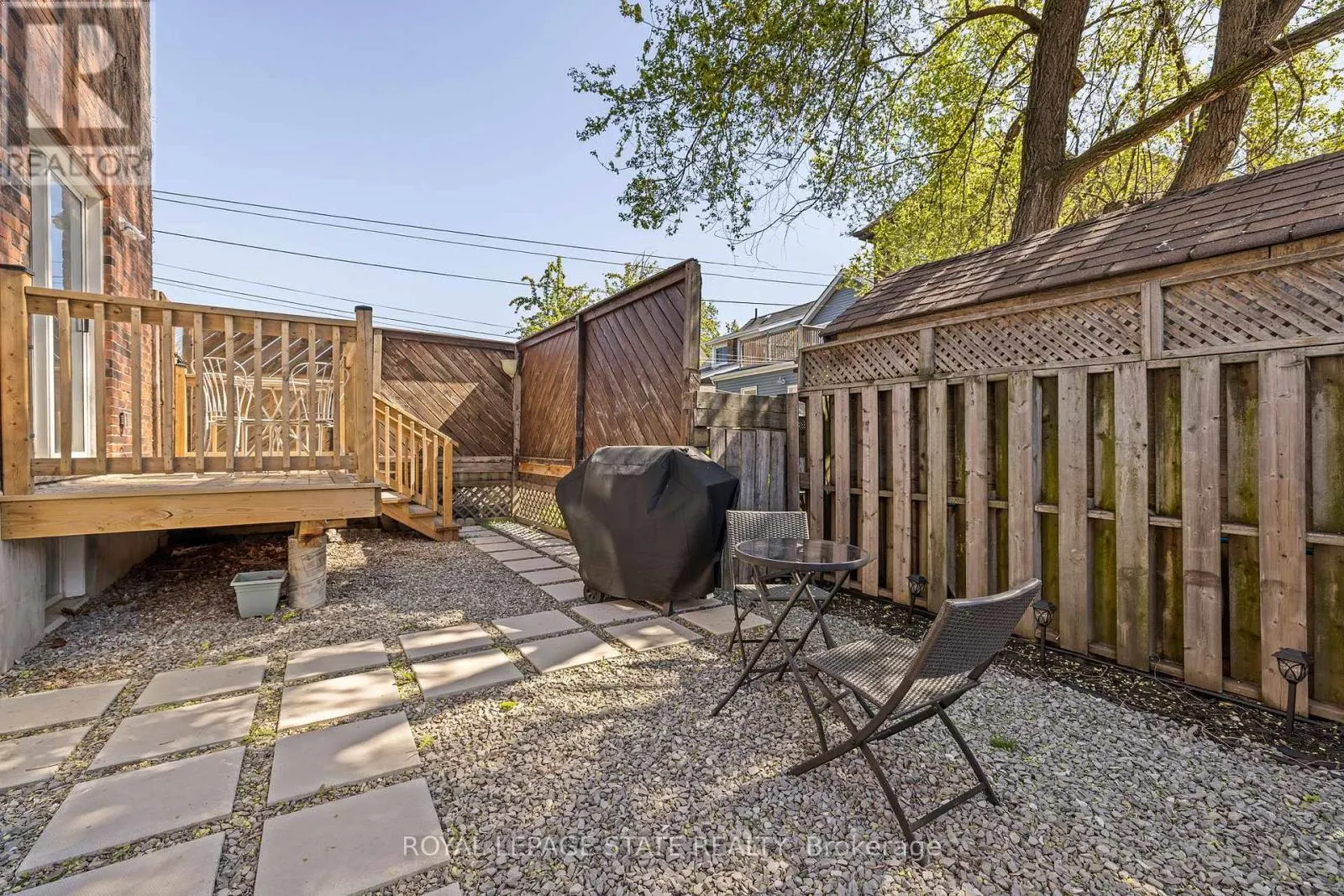 2 - 325 ROBERT STREET